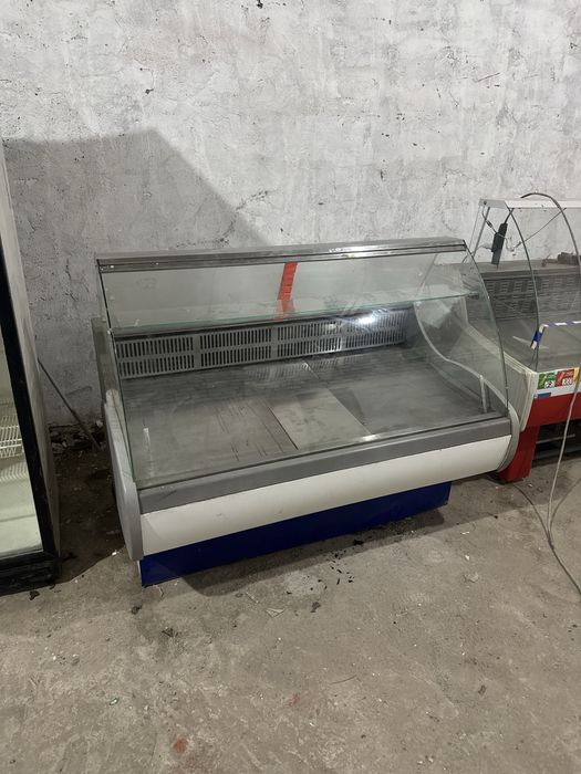 Витрина холодильник в отличном состоянии 0/+5