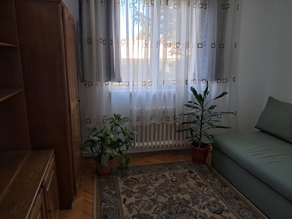Dau în chirie apartament cu doua camere decomandate, în Dâmbu Pietros