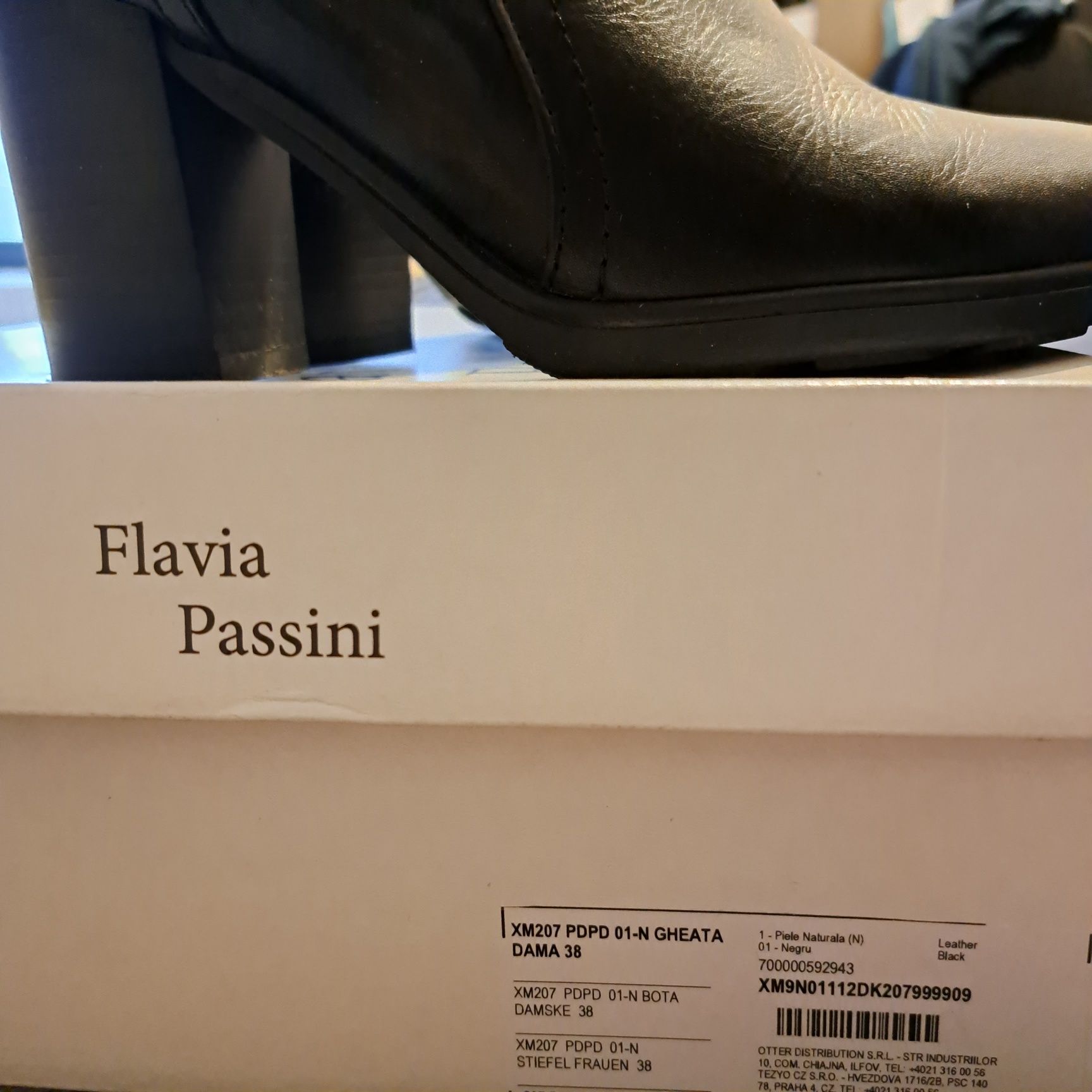 Ghete piele Flavia Passini