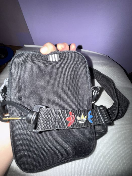 Gentuta de umar purtata dar in stare buna Adidas