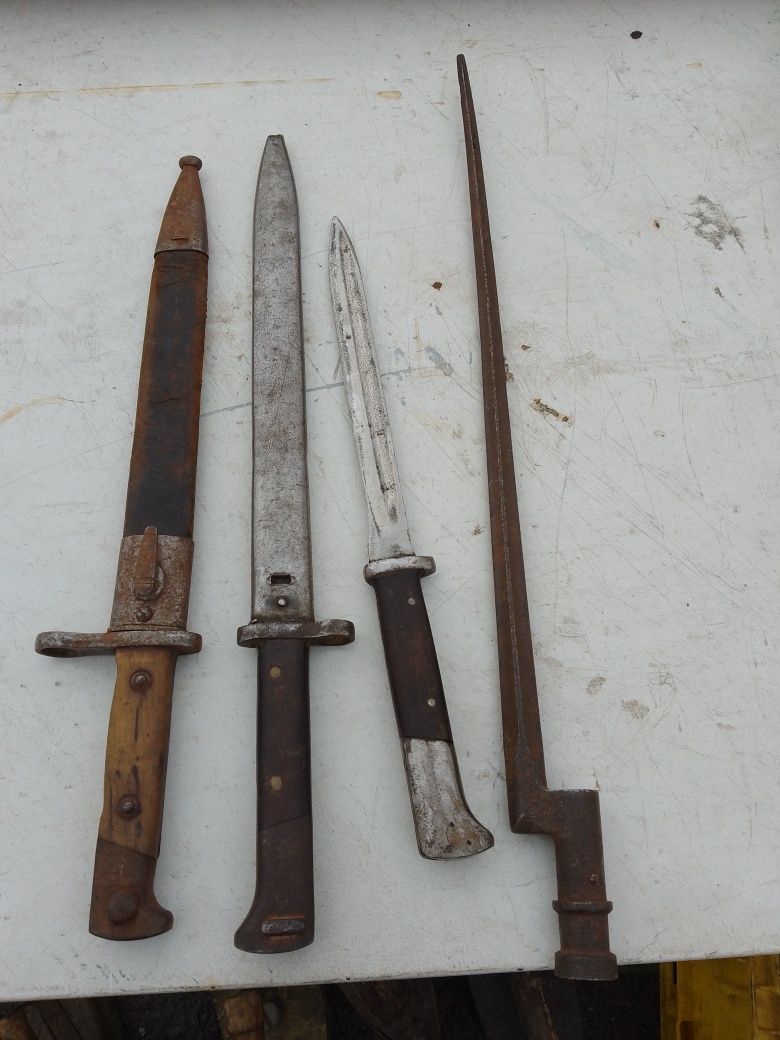 Baionete vechi la diferite preturi de la 250 lei la 350 lei