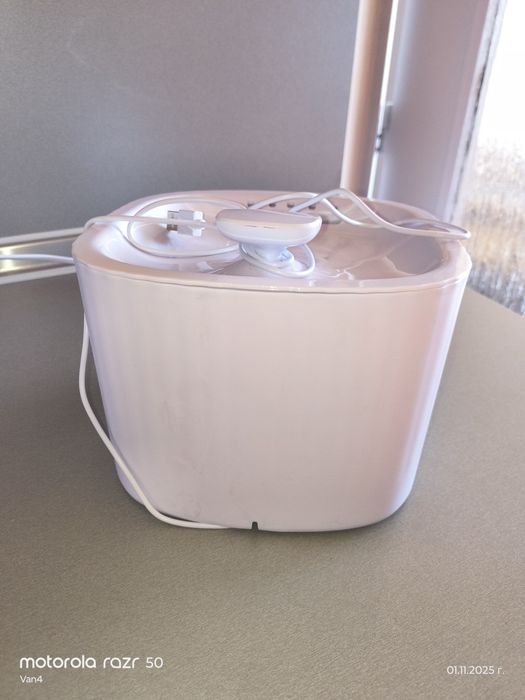 Автоматичен диспенсър за вода за животни