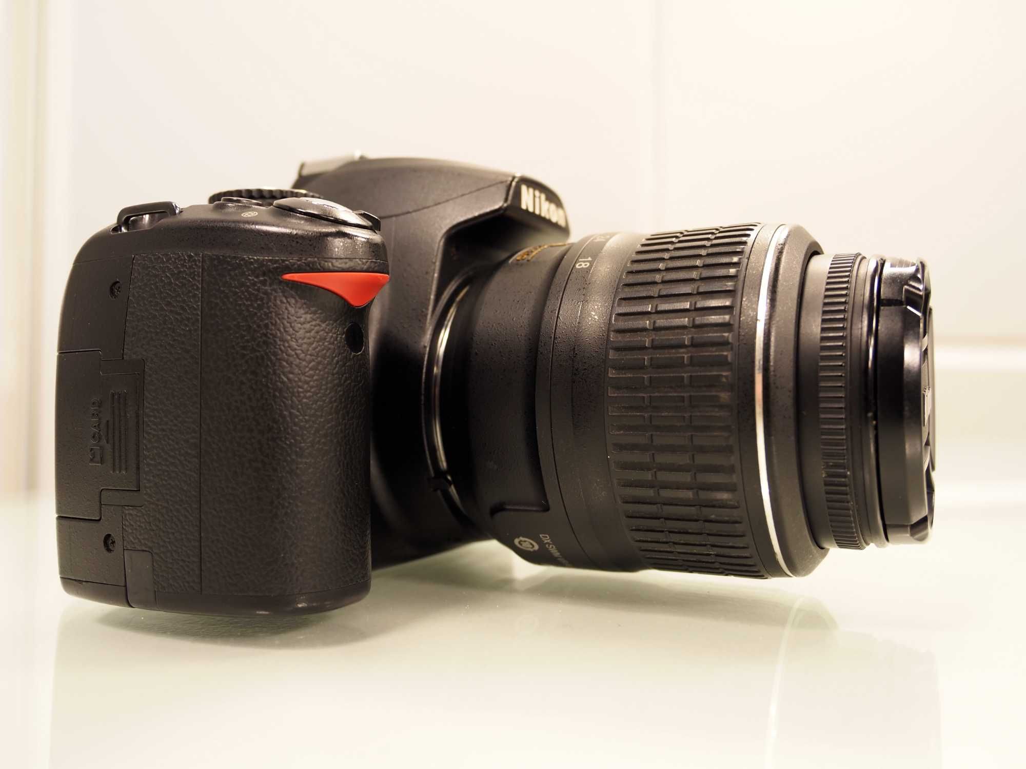 фотоапарат Nikon D3000 с обектив AF-S Nikkor 18-55 1:3.5-5.6 G