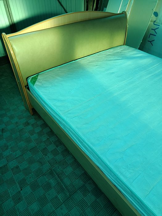 Продам кровать 1.60