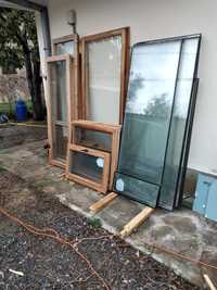 Прозорец дървен със стъклопакет ,дървени  врати
