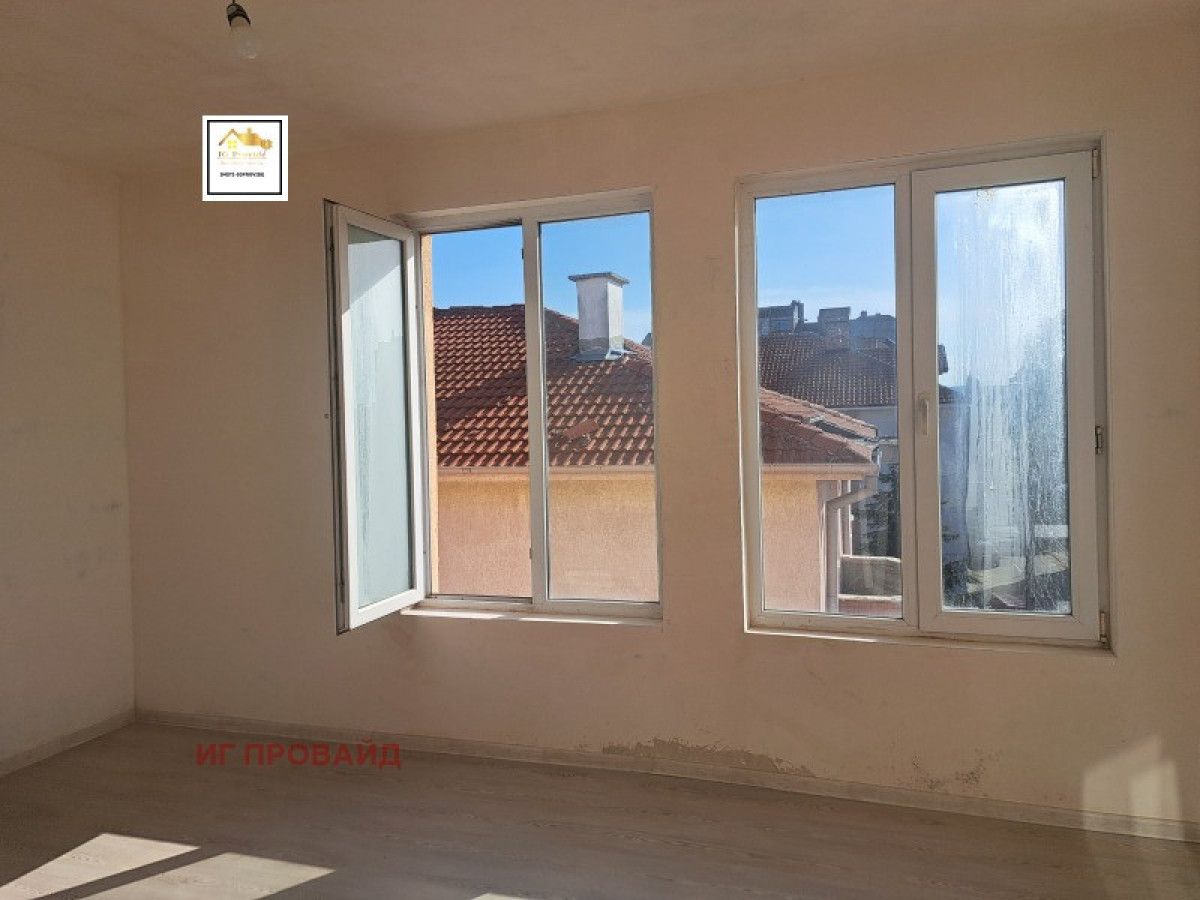 Продава се Двустаен апартамент в Айтос - 64 кв.м за 1188 €/кв.м - Снимка #3