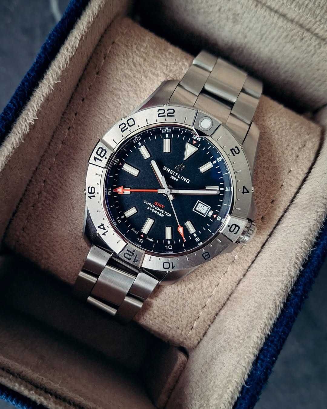 Breitling Avenger GMT