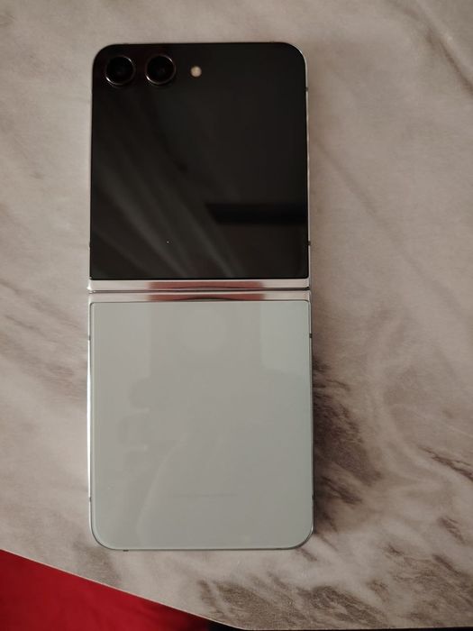 Samsung Z flips 5 256/8gb holati zur
