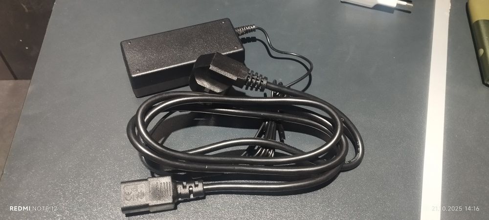 Продаются PoE-коммутатор Hikvision, модель DS-3E0105P-E/M(B).