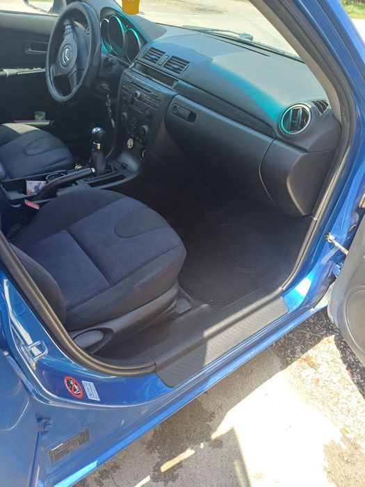 Mazda3 Колата е в добро състояние работи перфектно  качваш се и караш