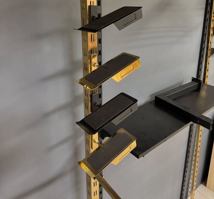 Вешалка и рилс на стену