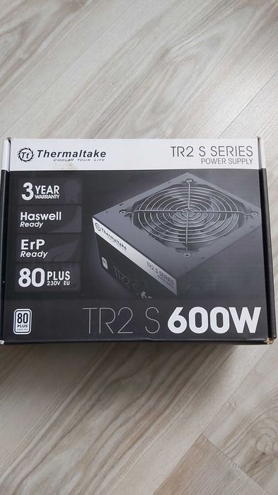 Vând sursa Thermaltake 80+ 600W nouă