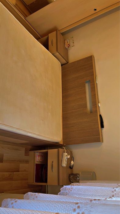 Set dormitor pat ,sifonier ,2 noptiere