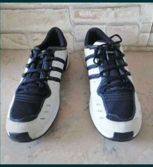 Adidas numarul 47-48