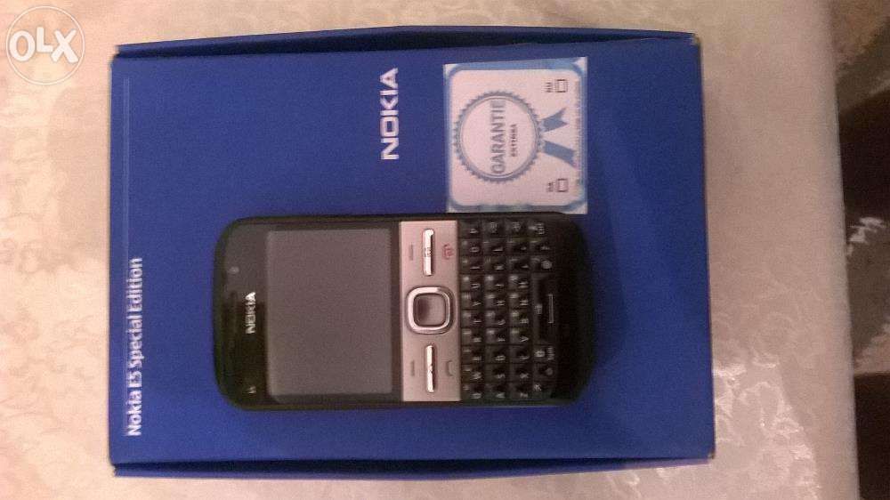 Nokia E5(business), cu taste, schimbat carcasa, accesorii, impecabil