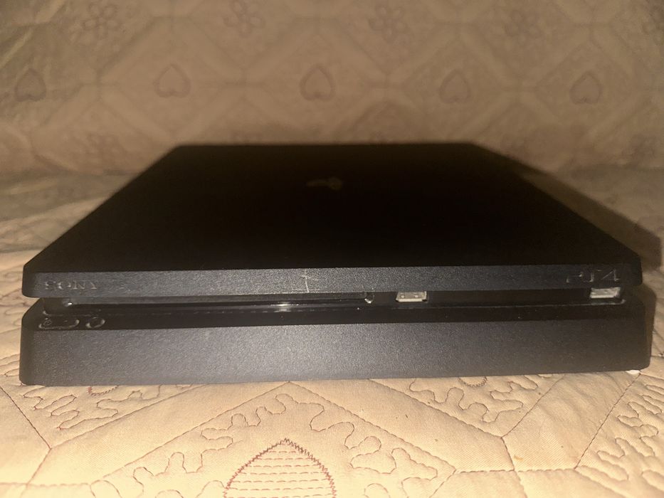 Vand ps4 slim un 1TB intreținut cu jocuri Fc25 Fc26 Fifa 22 gta 5