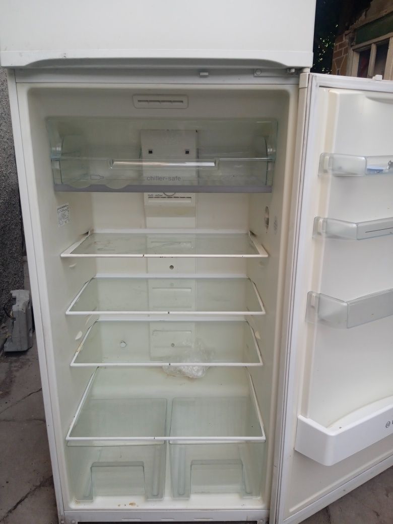 Холодильник  производство Япония