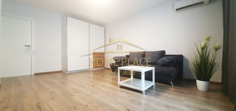 Дава се под наем Тристаен апартамент в Варна, Червен площад - 90 кв.м за 765 € - Снимка #1