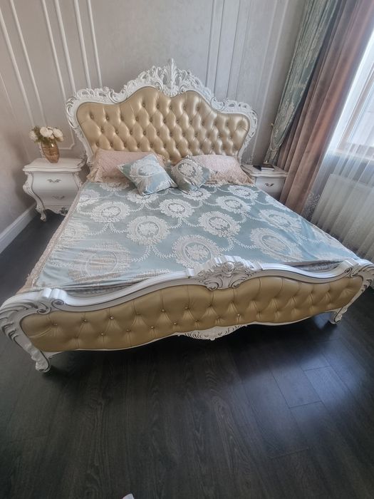 Продам кровать с двумя прикроватными тумбочками (фабричный Китай )