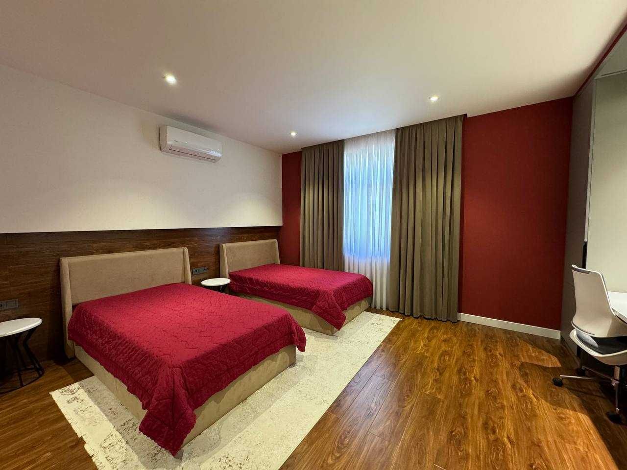 Tayyor 320m2 kvartira barcha qulayliklari bilan birga sotiladi.