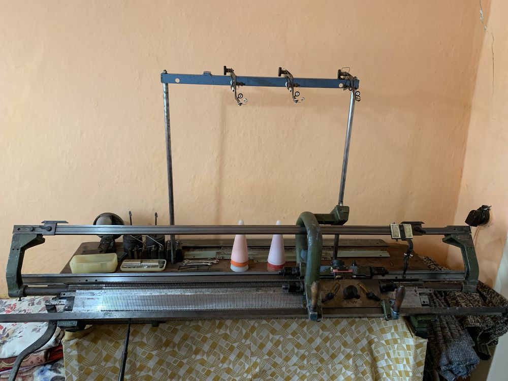 Masina de tricotat