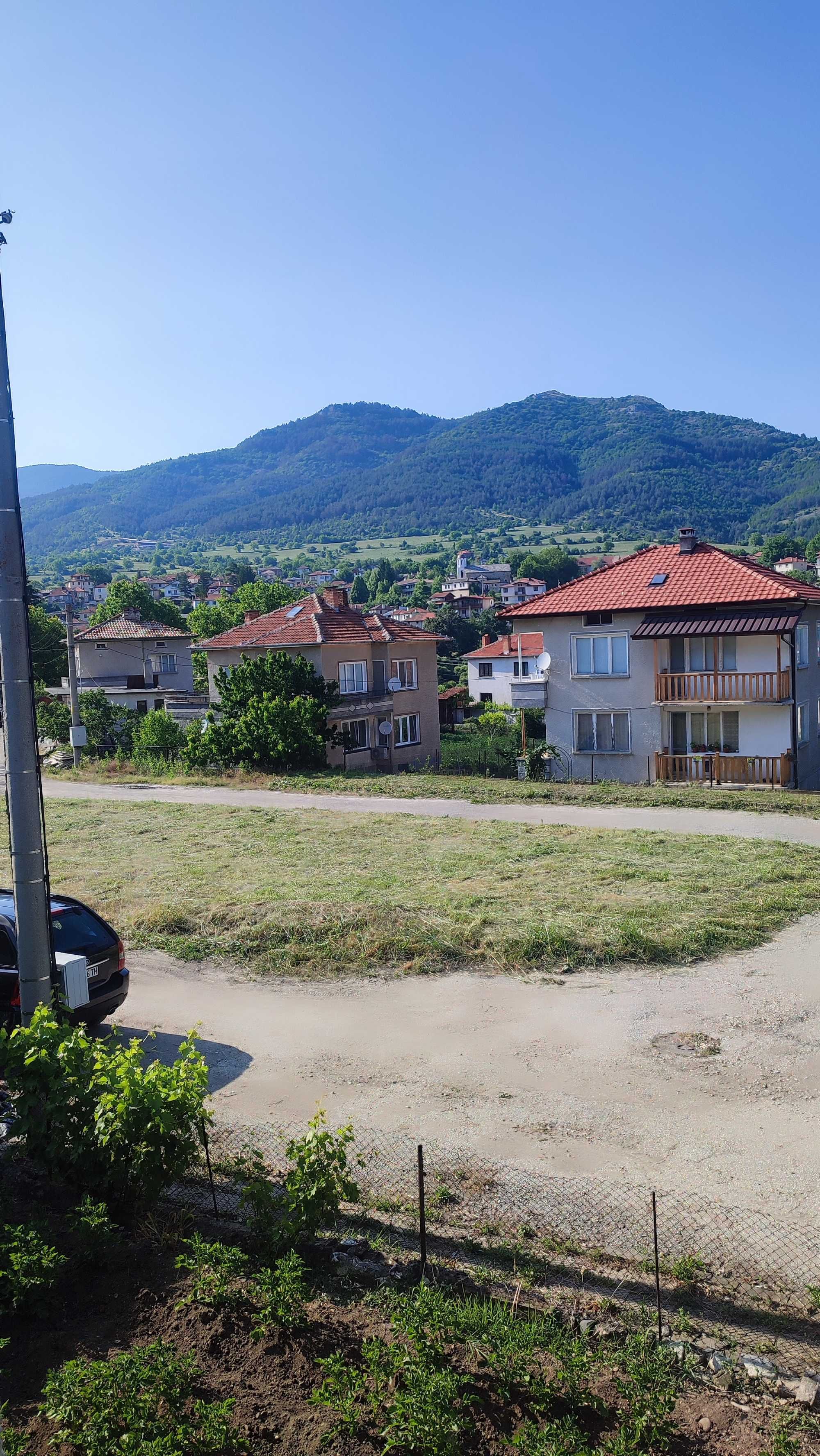 Продавам къща в село Хвойна