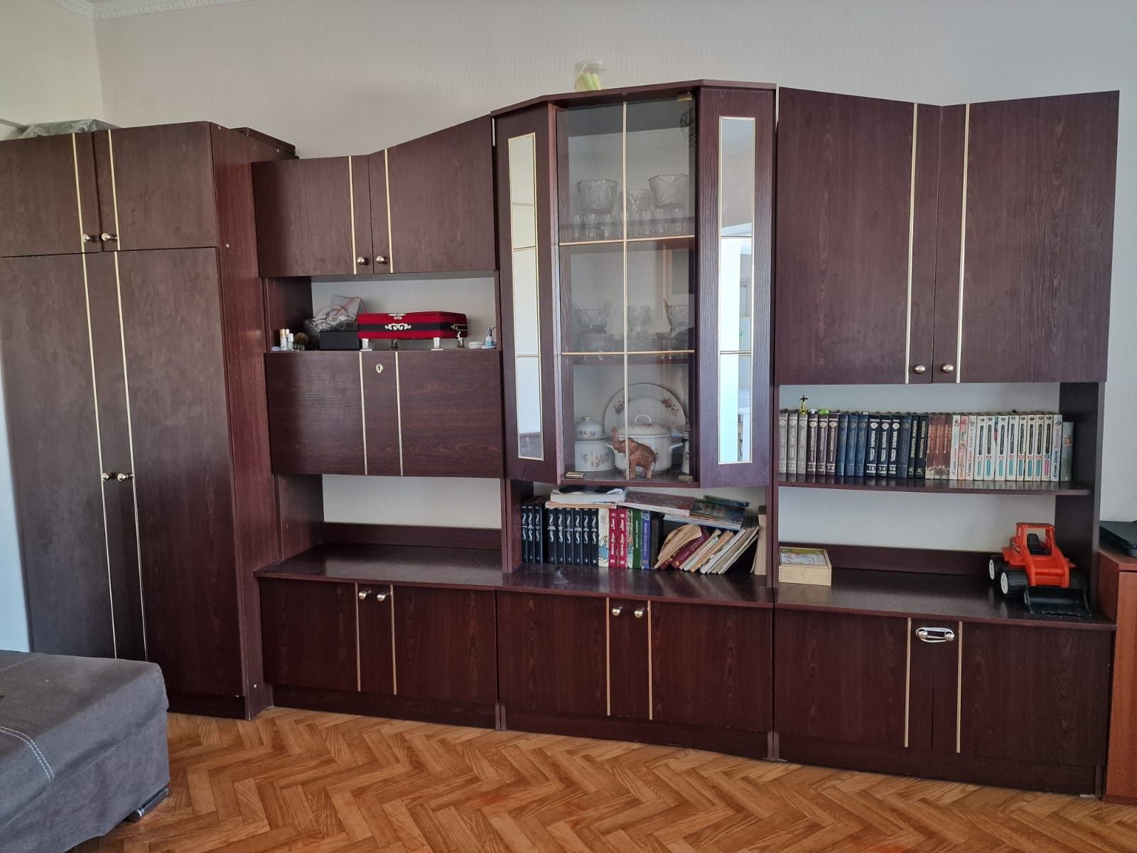 Продаётся стенка