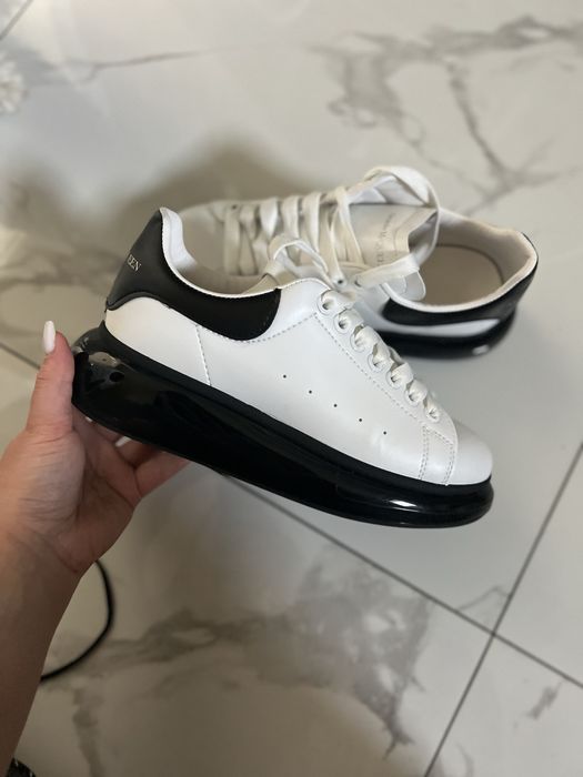 Adidasii MCQ albi Turcia