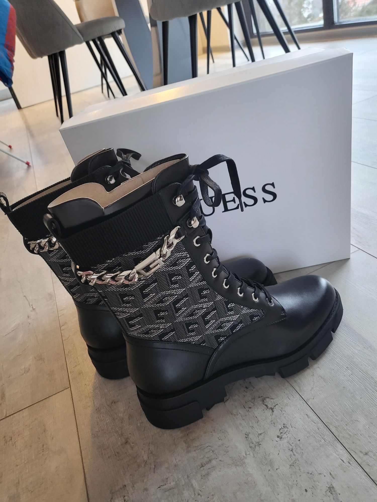 Чисто нови  дамски боти / ботуши GUESS 40-41