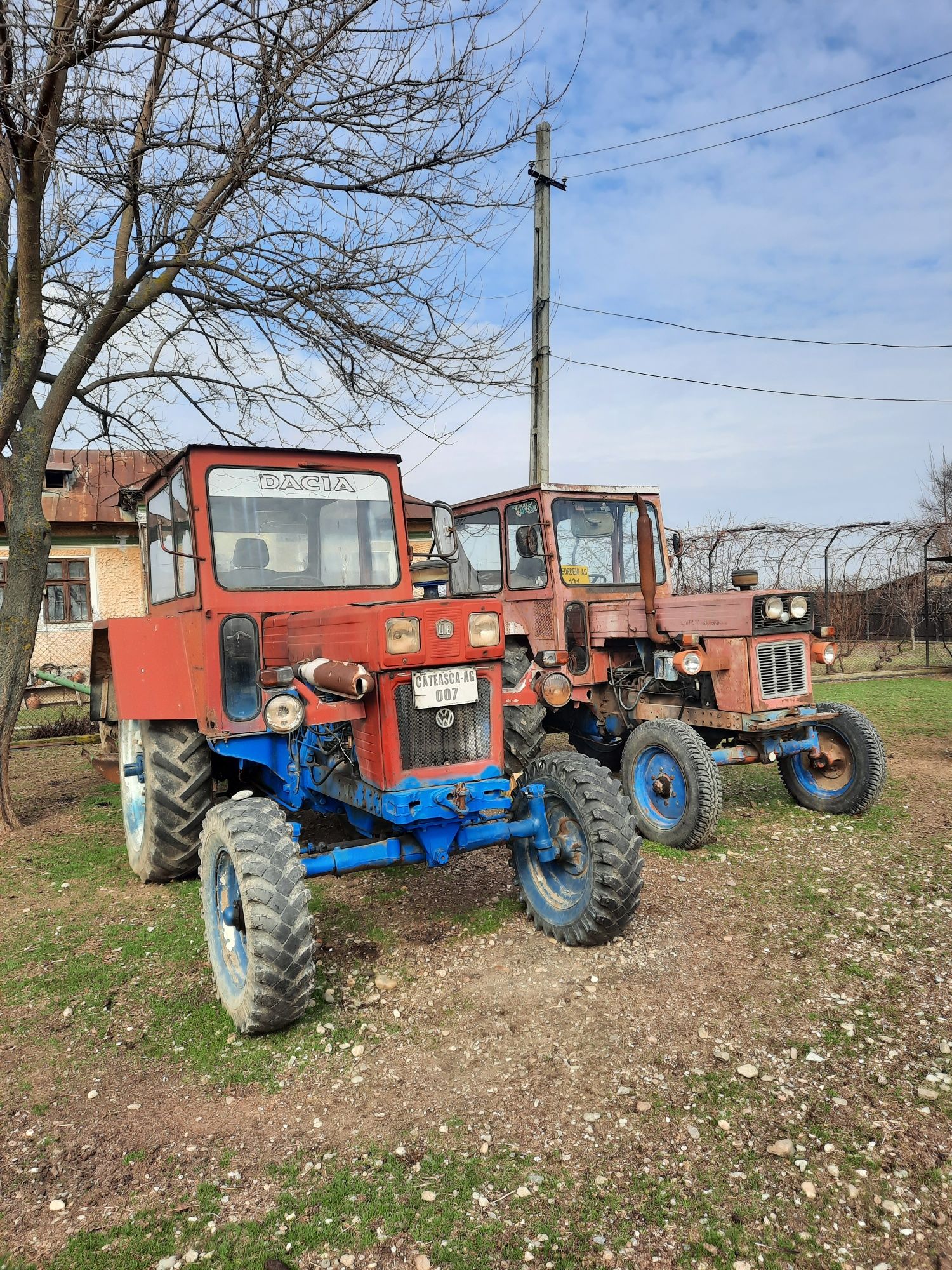 Vând Tractoare și utilaje agricole, la pachet