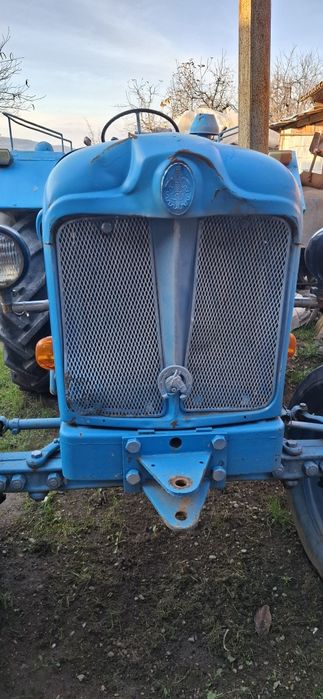 Vând tractor Fordson Major