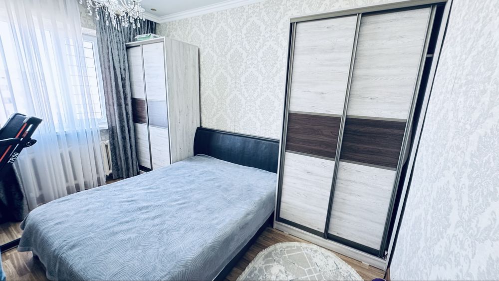 Кровать с двумя шифоньером