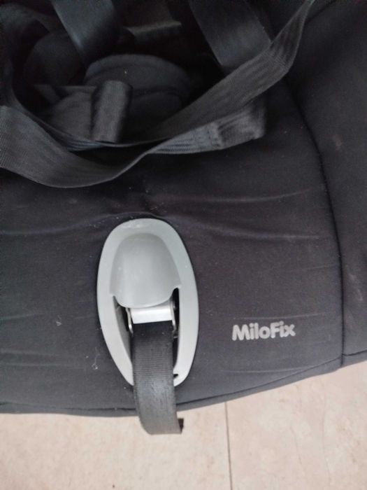 Продавам детско столче за кола Maxi-Cosi MiloFix