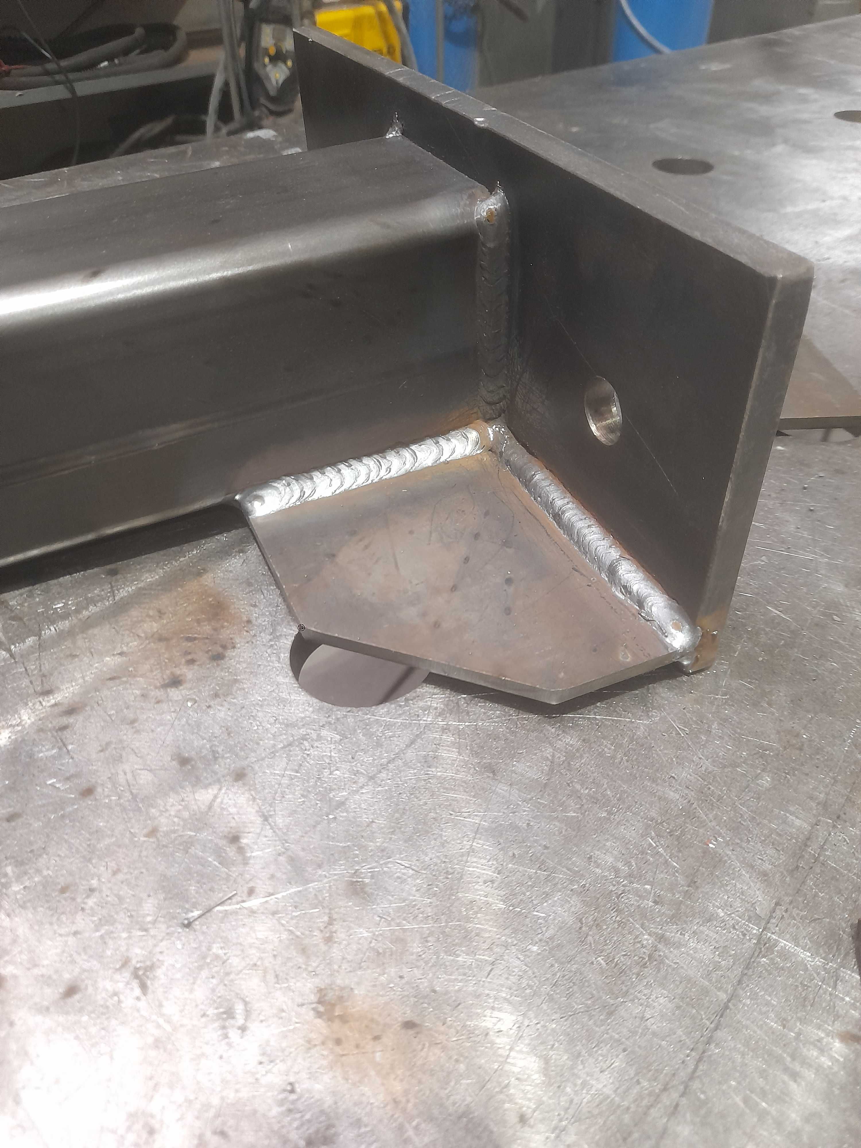 Sudură și reparații prin sudură/ Confecționare piese metalice