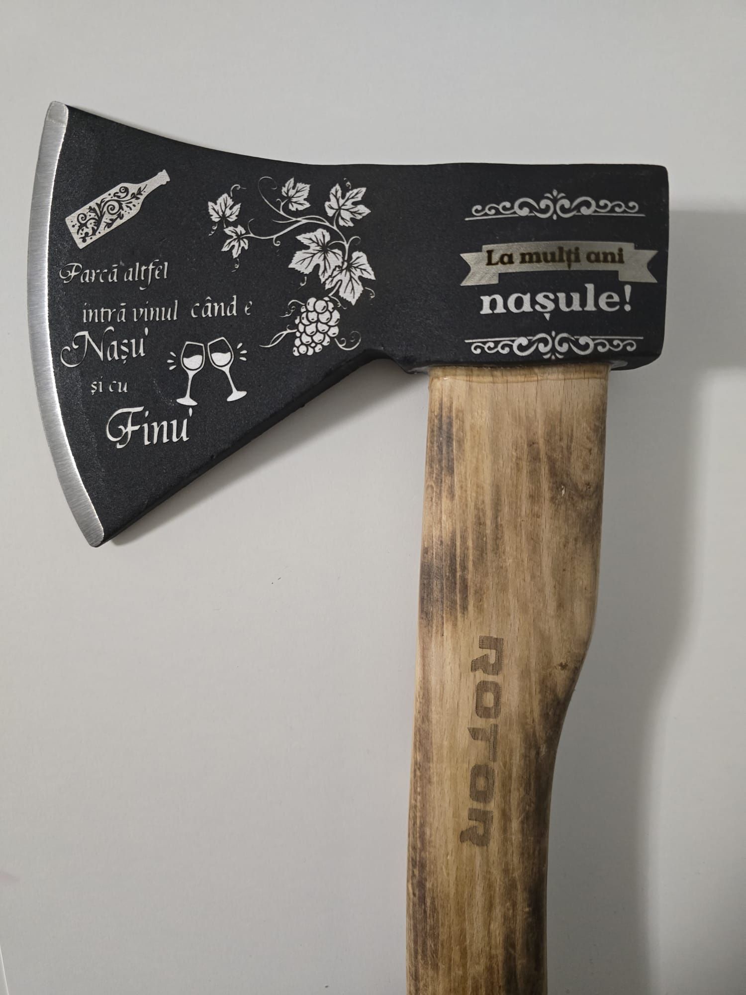 Topor pentru Nasul. La multi ani
