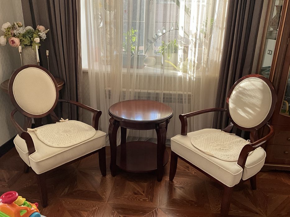 Столик со стульями