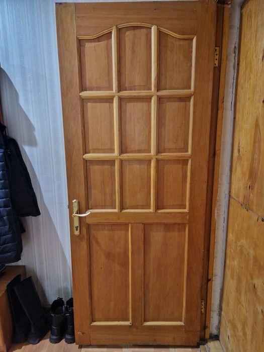 Дверь деревянная входная ( торг)