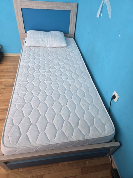 Удобно Синьо Дървено Легло (Намалено)