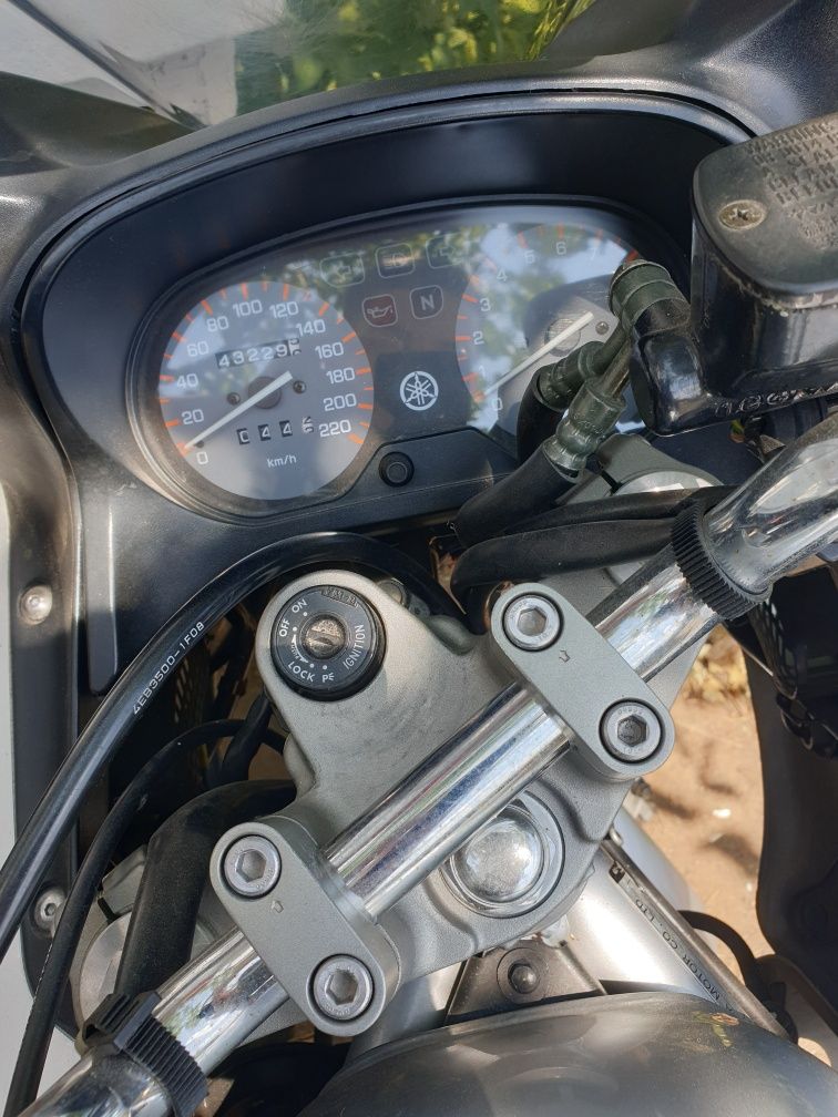 Motocicleta yamaha diverson 600cc