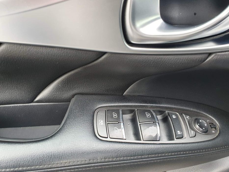 Infiniti Q70S.