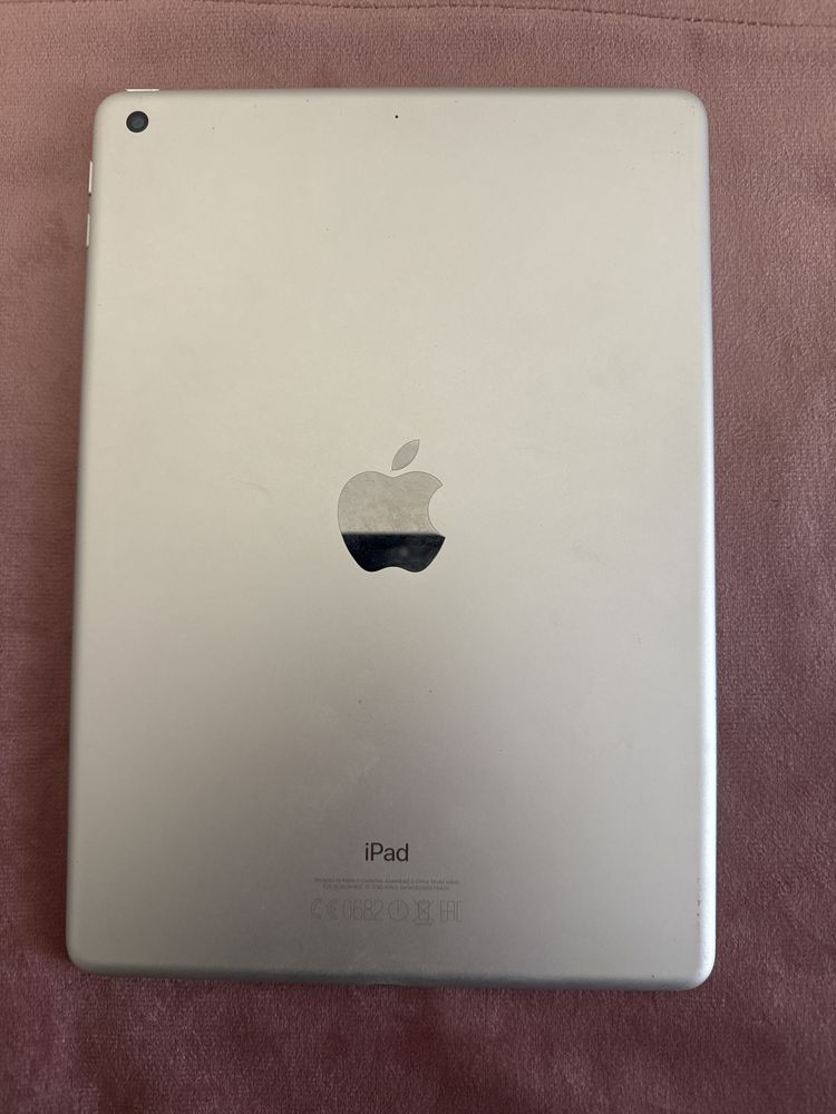 Apple iPad  5 gen  (2017) model A1822