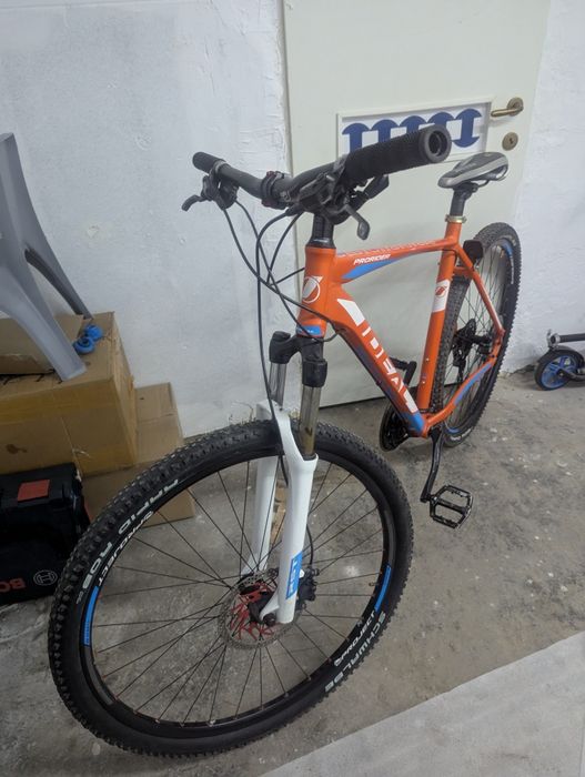 Vând bicicleta 29
