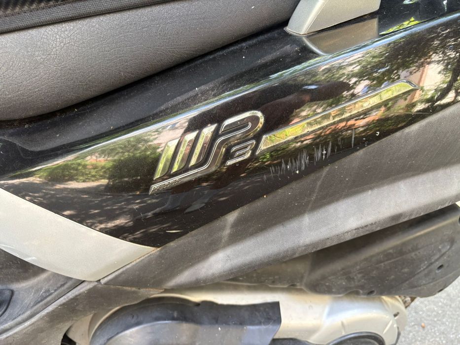 Piaggio mp3 400, se conduce cu categoria B