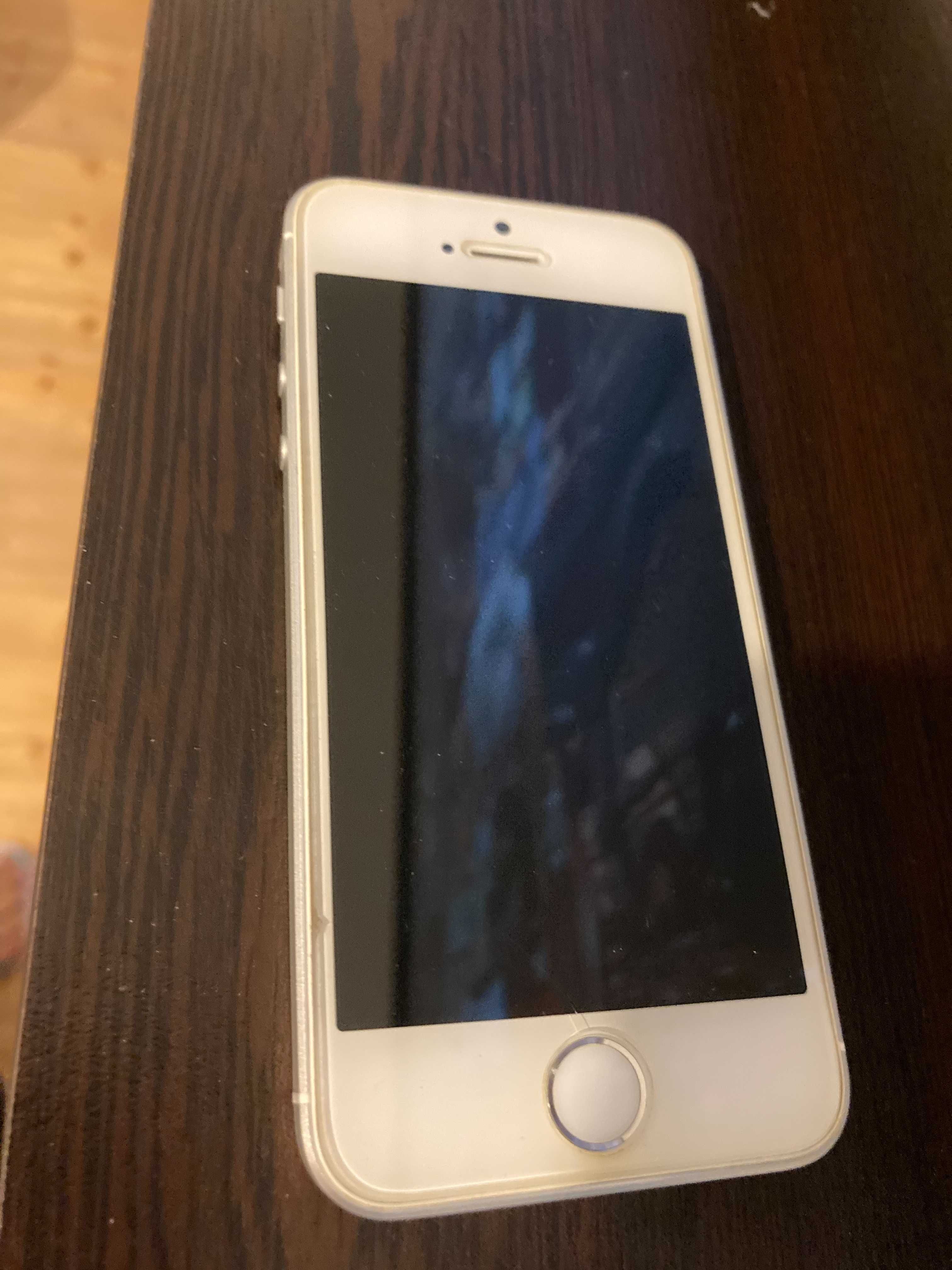 Iphone SE 16 GB {Много запазен}