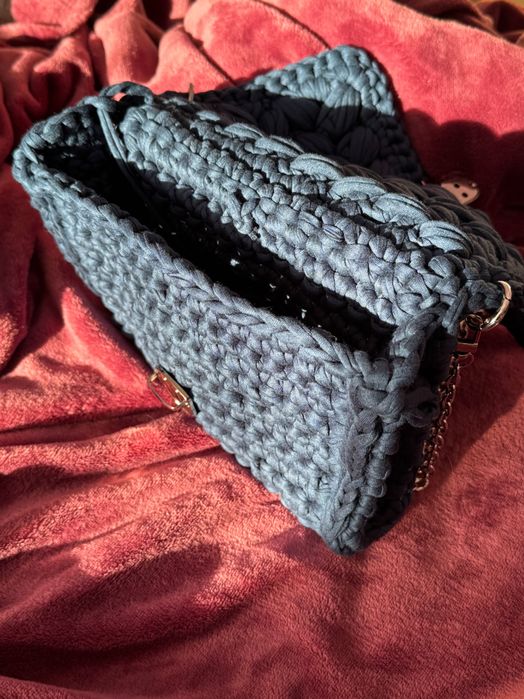 Ръчно плетена чанта - синя