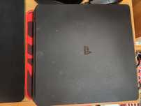 PS4 Slim 500 GB cu cablurile originale + Jocul FC25 și o manetă.