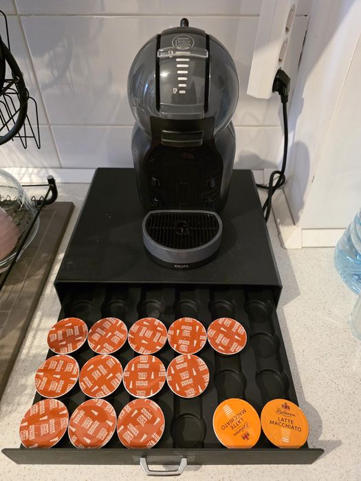 OFERTA: Vand espressor krups cu capsule + sertar capsule + cap