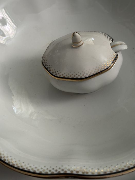 Set de masa pentru 6 persoane,  complet, portelan fin cu margine aurie