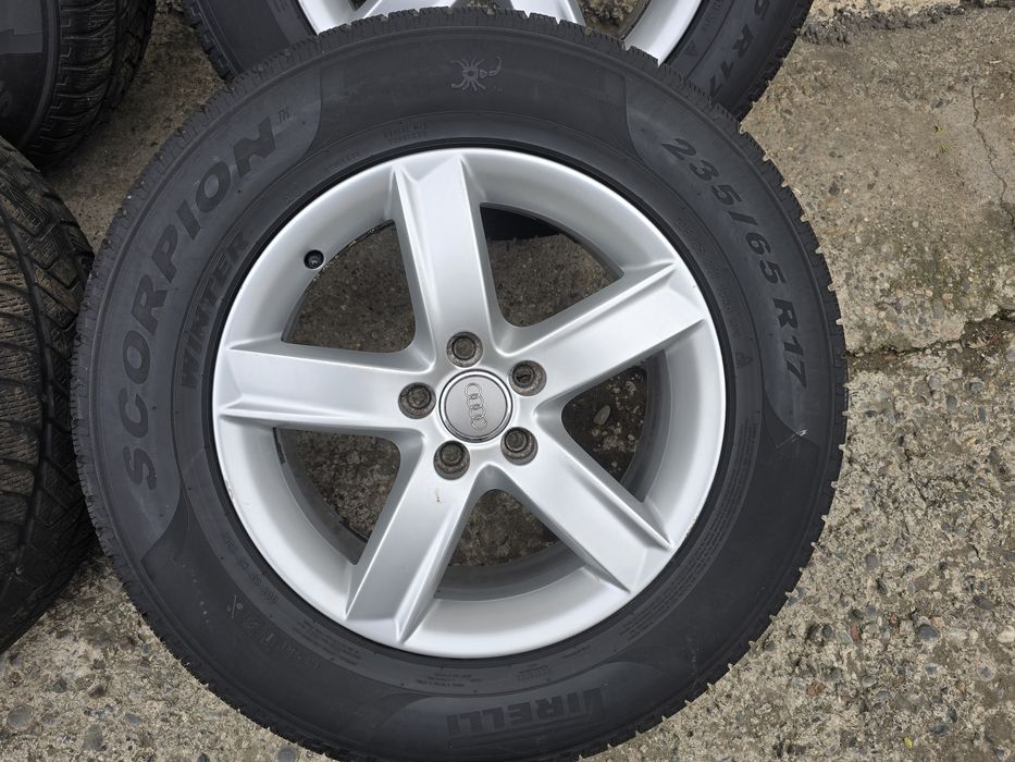 Jante aliaj Audi Q5 Anvelope Iarnă M+S 235/65R17 6mm Pirelli