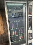 Vând automat băuturi și altele